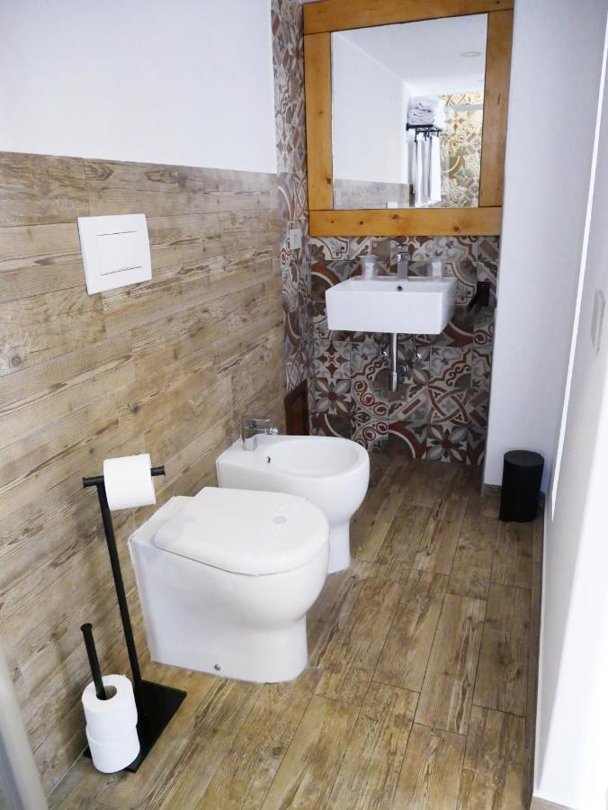 Ninetti Guest House - Apt Centro Storico CTA Eksteriør bilde